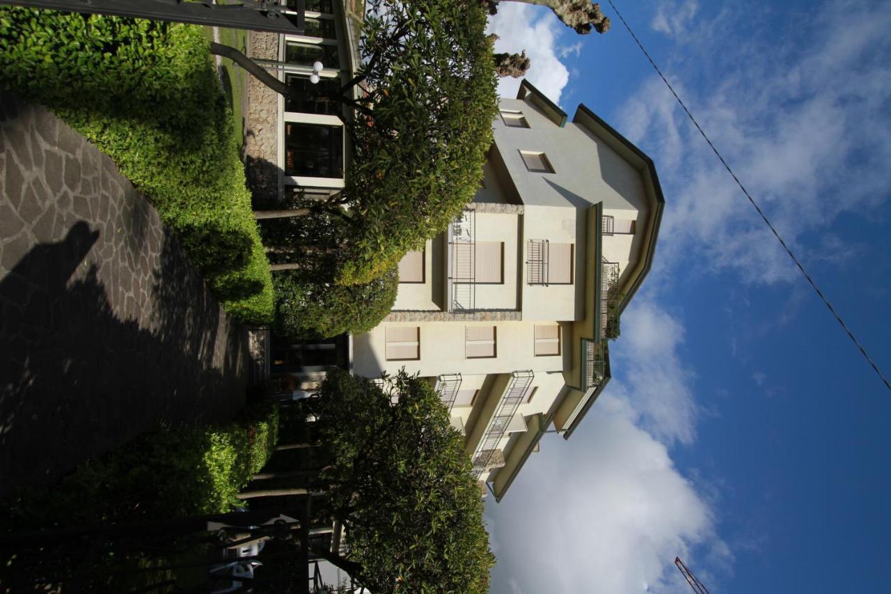 Hotel Montecarlo ลิโด ดิ กามาโยเร ภายนอก รูปภาพ