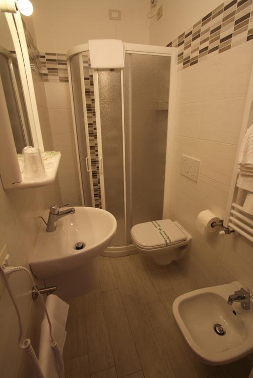Hotel Montecarlo ลิโด ดิ กามาโยเร ห้อง รูปภาพ