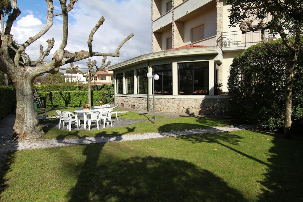 Hotel Montecarlo ลิโด ดิ กามาโยเร ภายนอก รูปภาพ